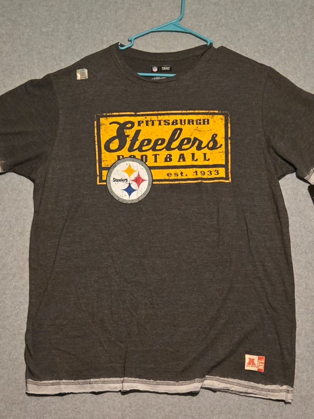 Pittsburgh Steelers Distressed Women's T Shirt Size XL  NWT NFL Team Apparel